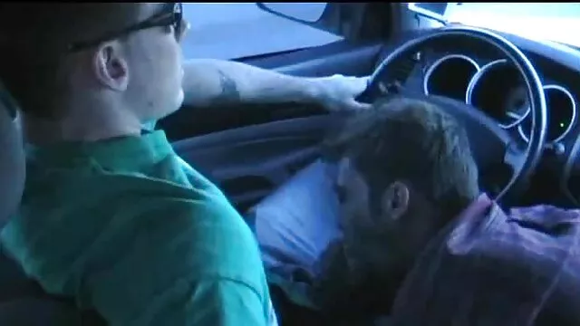 A szőrös punci video piszkos szexrabszolgák egy ketrecben dugják a gazdájukat. FFM