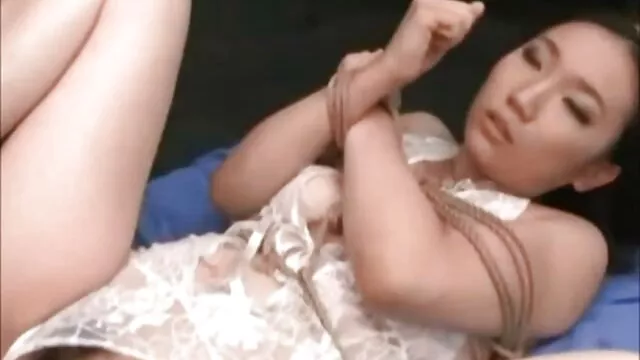 Busty japán szőrős punci ribanc ad cicik fasz és szopás, hogy felkeltette BF