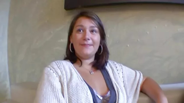 Latin hot szám húzza fel a mini öreg szőrös pina ruháját, hogy megvillanjon a borotvált punci