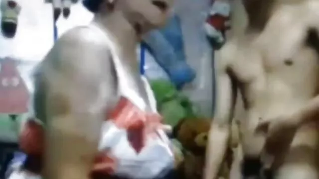 A forró hármas szex az punci szőrös irodában minden, amire Darcia Lee mindennap vágyik