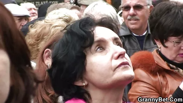 A mexikói bikinis ribanc, Aliana szörös pina maszti Love keményen dolgozik a punciján