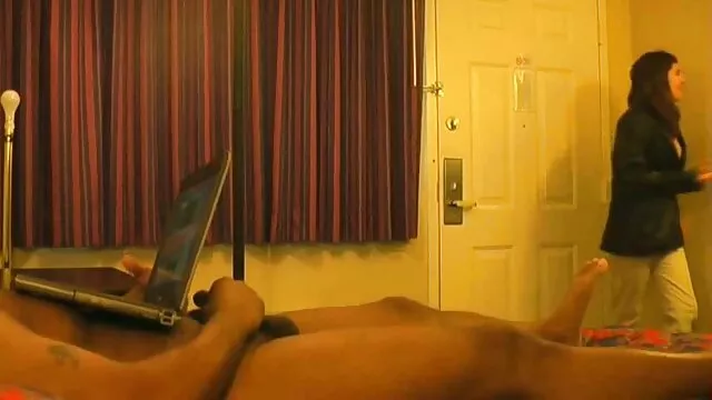 Sasha Sweet meglátogatja a koszos gloryhole standot egy szőrös pina maszti adag lédús kakasért