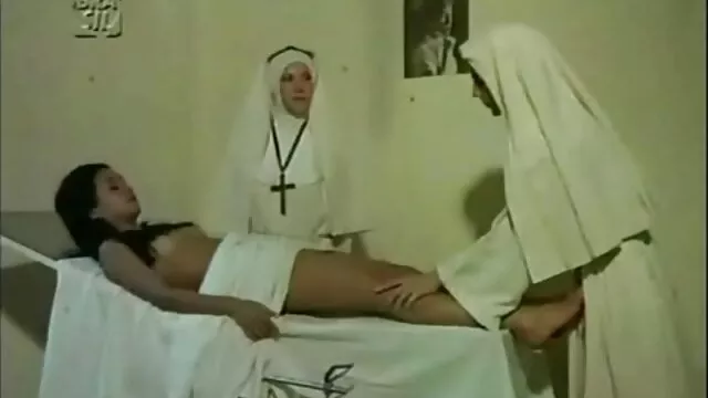 A hihetetlenül dögös és szenvedélyes csajok fantasztikus szoros pinak leszbopartikat rendeznek a szabadban
