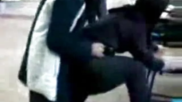 Az étvágygerjesztő japán hussy Hikaru Hinata vibrátorral büszkélkedhet szoros pinak