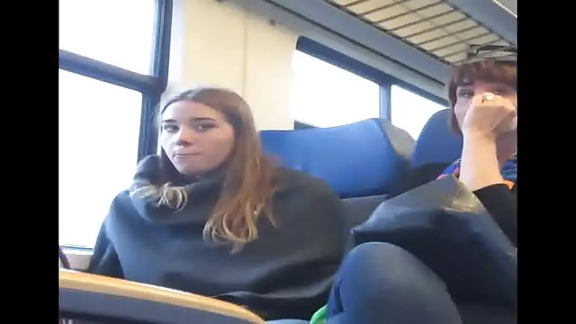 Dögös ázsiai szöröspina csaj Yayoi Yanagida levetkőzik