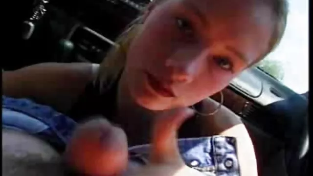 A csábító csajszi Lea Lexxis kiváló szőrös pina videók minőségű lábmunkát végez