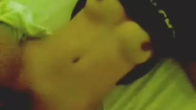 A busás fekete szőrős pina csaj Tyra Moore masszív szopást akar adni egy erős kakasnak