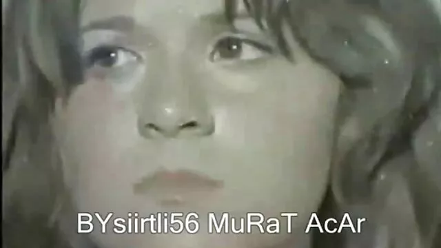 A gyönyörű szőke szőrös érett pinák dögös Feebee a szájába veszi a cum-ot gőzölgő és szenvedélyes szex után