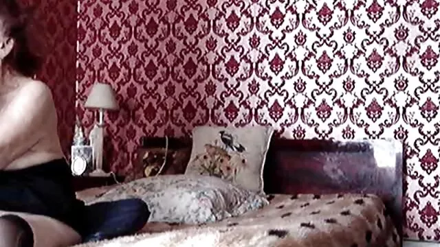 Két kakas fúrja a lyukakat a slampos nimfó Ferrara Gomezén szőrős pina képek