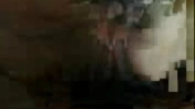 Szexi copfos, világos hajú cutie mindent megtesz, miközben kövér farkat szop érett szőrös punci