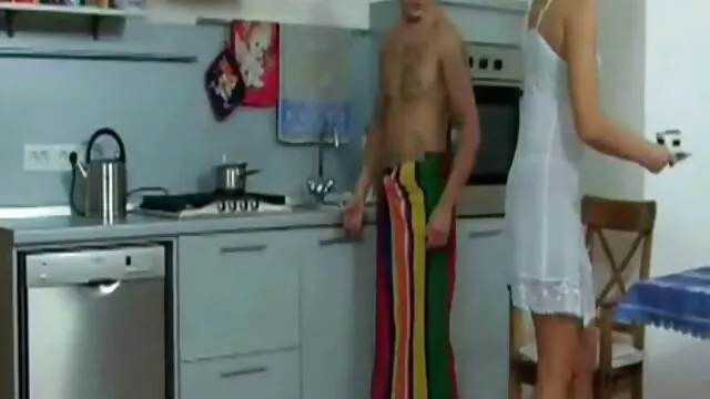 Busty szőrös pinák ázsiai dögös Yuna Satsuki szexi fehérneműben dögös szopást ad