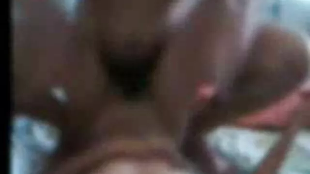 A vidéki lányt, Lily Cartert megverik pina szőr a játszótéren