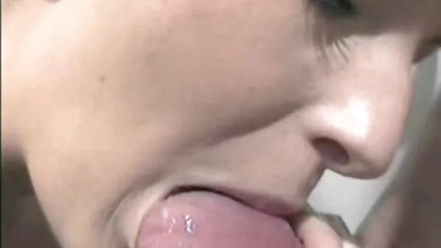 Chubby titulus tranny Mirella szopott kakas és szőrös pina pornó egyre koppintott a segged