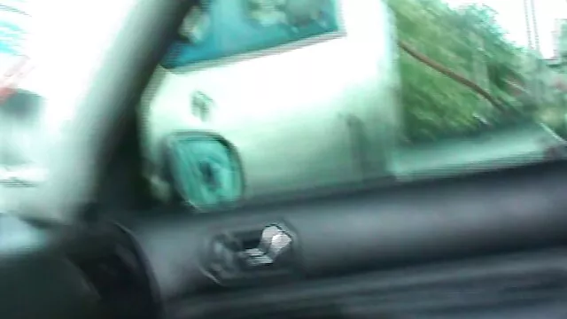 A szőrős pinák tetovált barna Kayden Faye úgy lovagol a kakasban, mint egy tehénlány