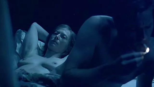 Guggolva aranyos busty barna ujjak pina szőrös öreg pina és ad szopást