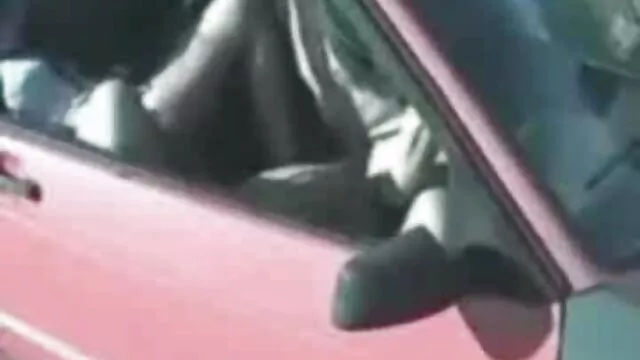 Az elkényeztetett hosszú hajú barna Tiffany Doll szar kutyus szoros pina kepek lesz