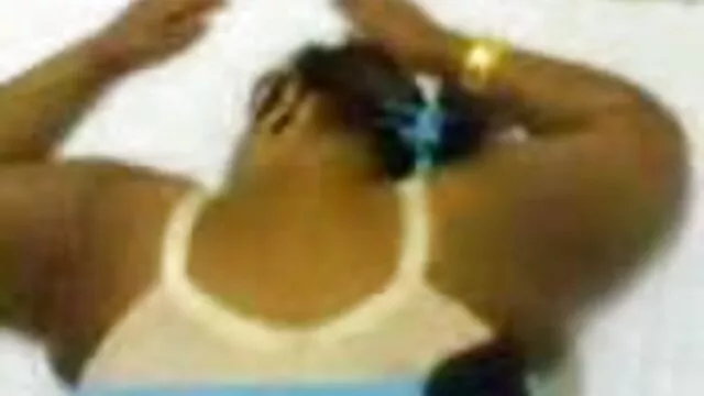 Nyüzsgő szoros pinák pornó ribancok gyönyörű testekkel, kemény négyesben dugnak
